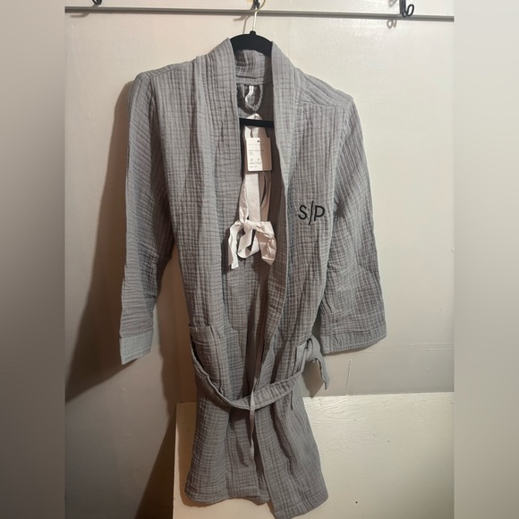 Pottery Barn Unisex Waffle Weave Resort Robe in light gray (Size petite small) - Picture 1 of 4